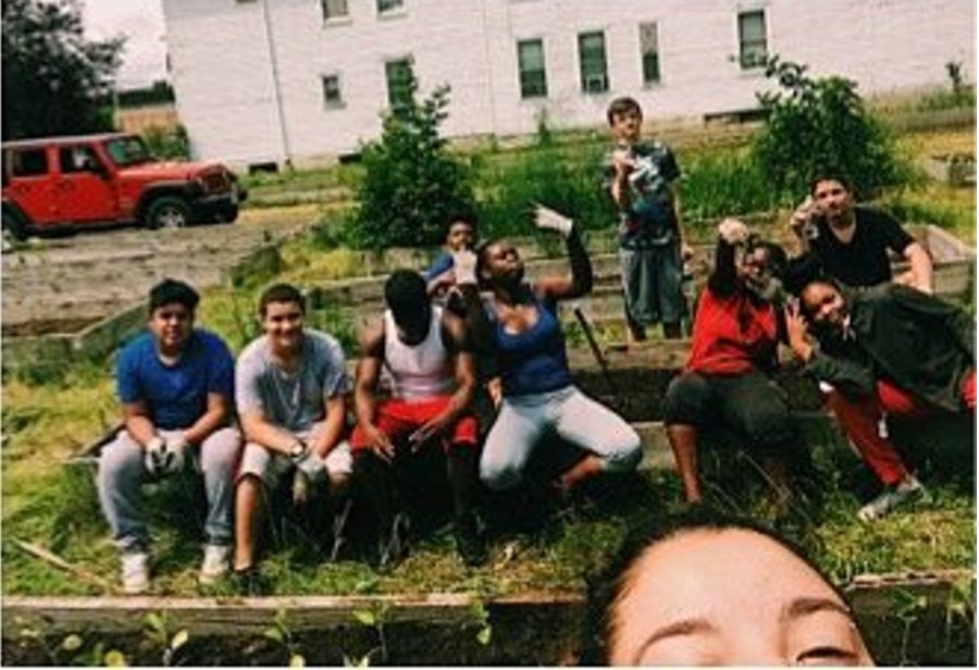 colgateuniv's tweet photo. Kaitlin Abrams β18 helps For the Good build community as they grow good food https://t.co/yDlZbZjXL8
(Note the @Vchun #cuselfie) https://t.co/204zEkRBVc