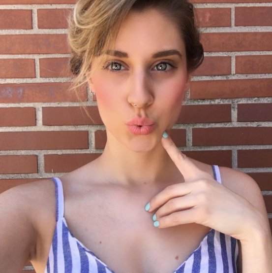 Maybellineny_es's tweet photo. Gemma Collado practica el draping con Master Blush Palette ¿Y tú? ¿aún no has probado el #SubidónDePómulos? https://t.co/etJFAIi1o4