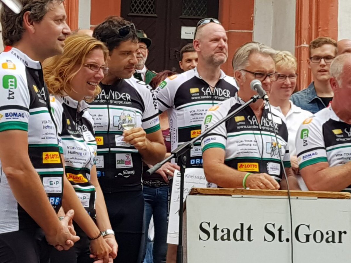 Sabine_Baetzing's tweet photo. Nach 14 km und 50 km/ h Spitze komme ich im Mittelfeld der #VORTour k.o., aber happy, in St. Goar an! Danke für die riesige Spendensumme! https://t.co/dg9h24nD6n