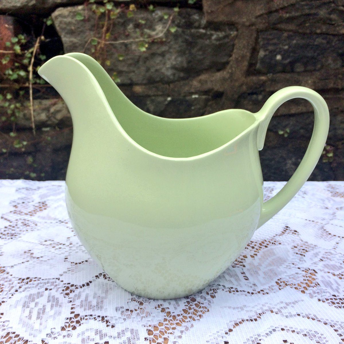 mrslovibondsvtp's tweet photo. Some of my newest listings, check out our #vintage wares on @EtsyUK https://t.co/8r2mza9Qug #pastels #vintagehome #vintagechina #utilityware https://t.co/vjedJYfEPi