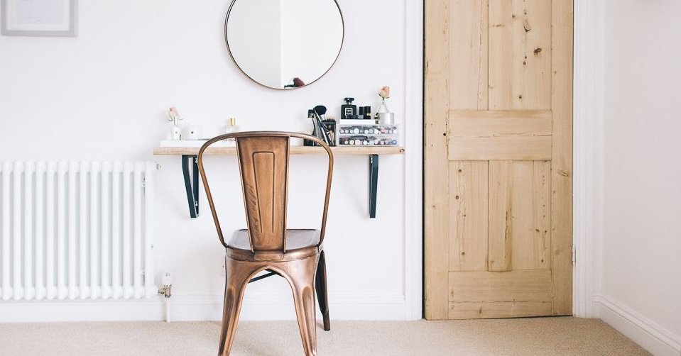 13 Small Space Living Hacks That Can Work In Any Size Home elledecor.com/design-decorat…