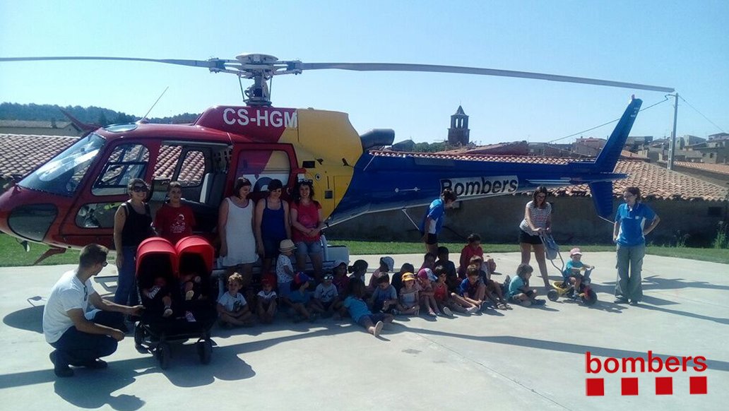 Aquest matí #bomberscat de Prades han rebut la visita de la Llar d'Infants i de l'Esplai de Prades. Moltes gràcies!