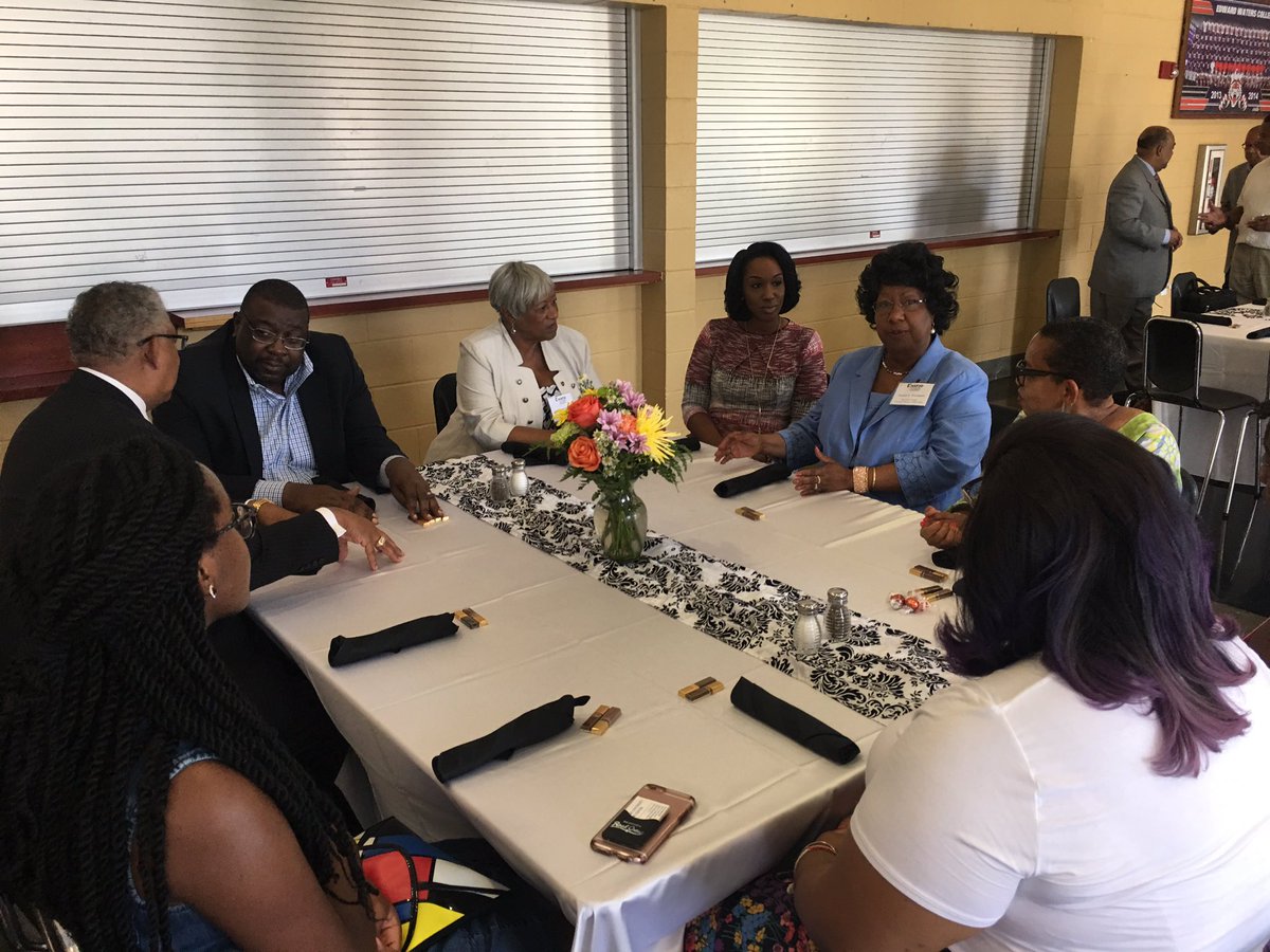 _NAFEO's tweet photo. #HBCU #LEADERSHIP #BRAINTRUST at work at #PPSLDI @ewctigers #TheVoiceForBlacksInHigherEd https://t.co/XnZKXtozNz