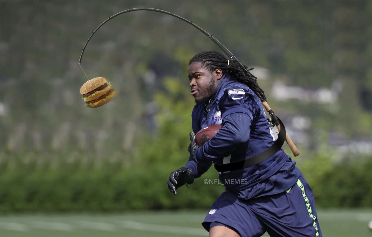 PFF] Marshawn Lynch 在2010 年代的冲跑中比其他任何跑卫都多打破了107 次擒抱: r/nfl, image size:1200x764