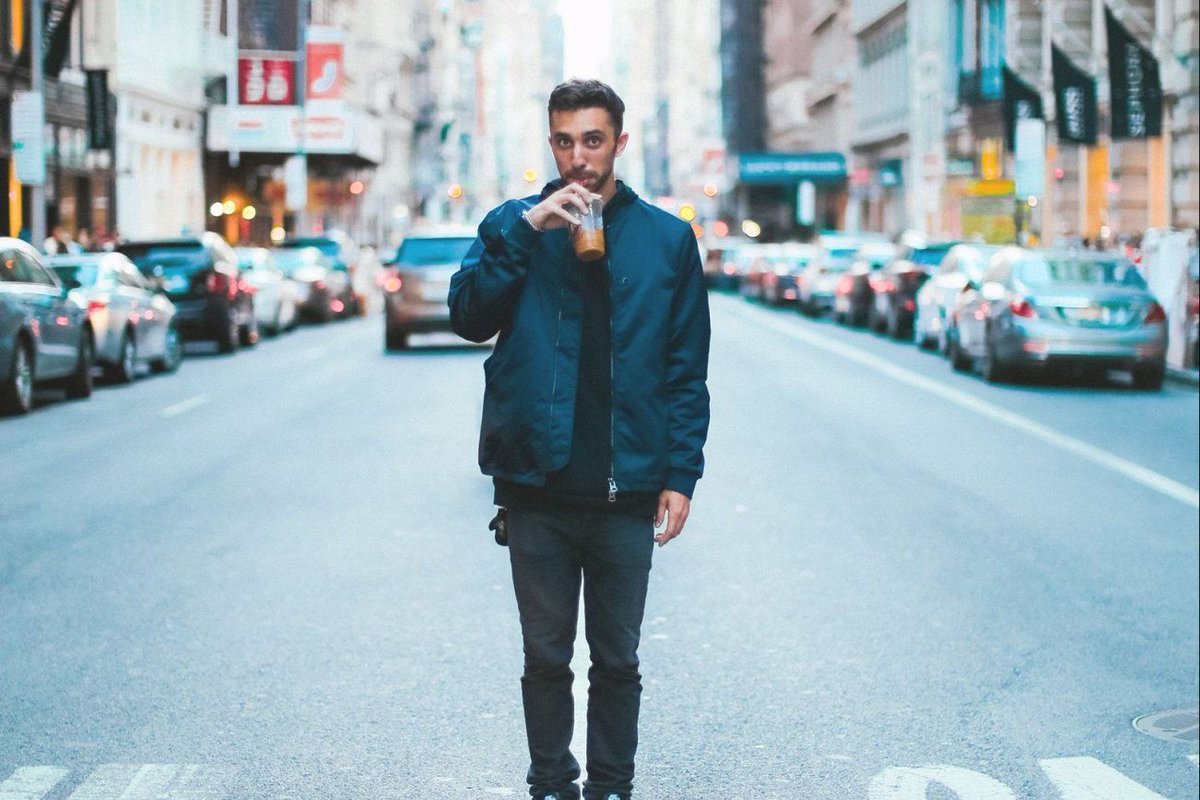 Gather_World's tweet photo. Learn how this marketer transformed his 2 Instagram profiles into profitable businesses 😎 #gather #entrepreneur 

https://t.co/5xQTp3MbXo https://t.co/pEeq7db55R