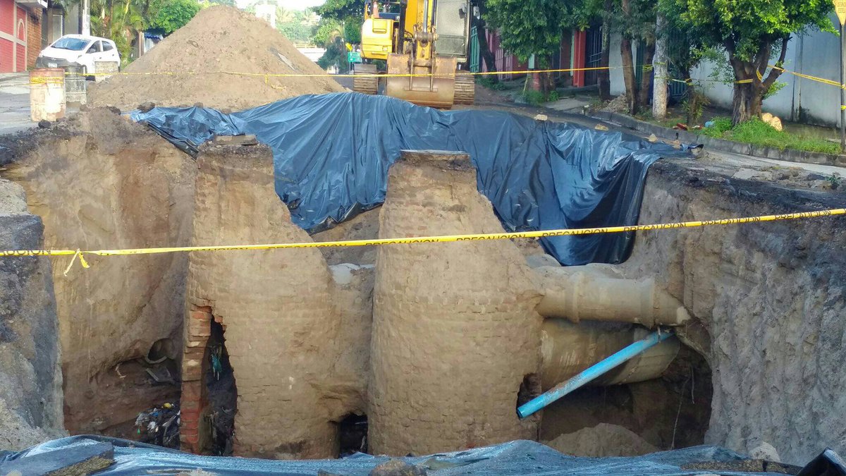 ddovia's tweet photo. Cárcava en Calle San Antonio Abad, paso cerrado vía @NavasTCS https://t.co/0h1mLRIAvp