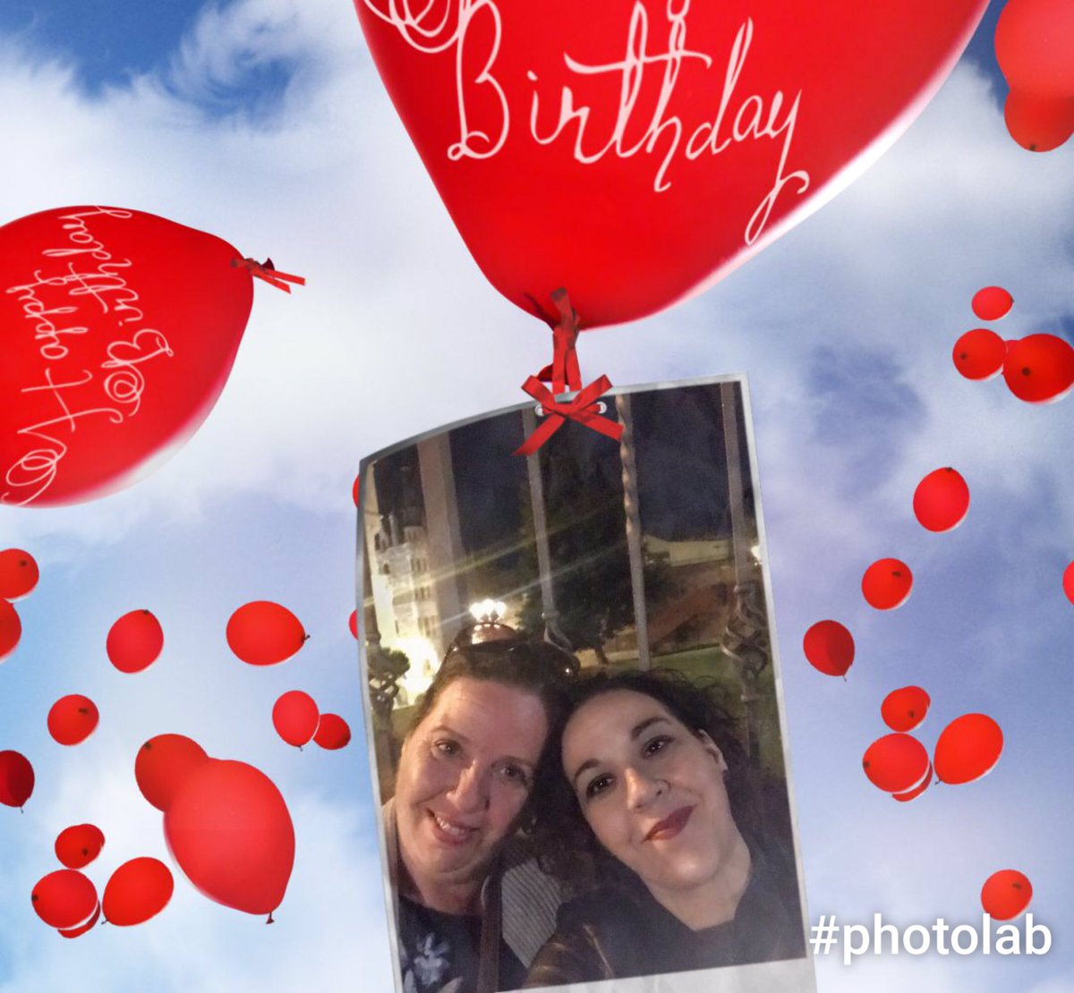 Icleron's tweet photo. Porque para volar lo mejor es tener amigas que te acompañen... disfruta de tu día y sigue volando alto feliz #CumpleBea 😘😘😘 https://t.co/JUop04w9ya