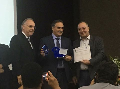 InformeBira's tweet photo. Registro do Fds: O prefeito @luciano_cartaxo recebendo o prêmio do IGM do CFA. https://t.co/ik9HwIaAkx