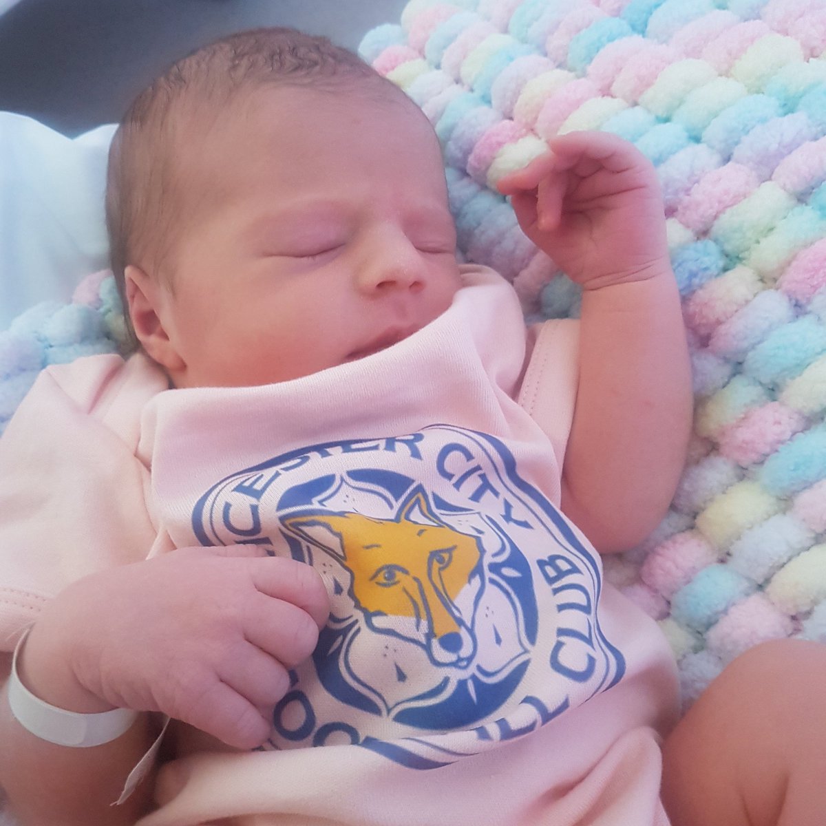 batesyboy1983's tweet photo. Can't wait to get this little one down the king power for a game #prouddad #minifox https://t.co/e7UEIr8II5