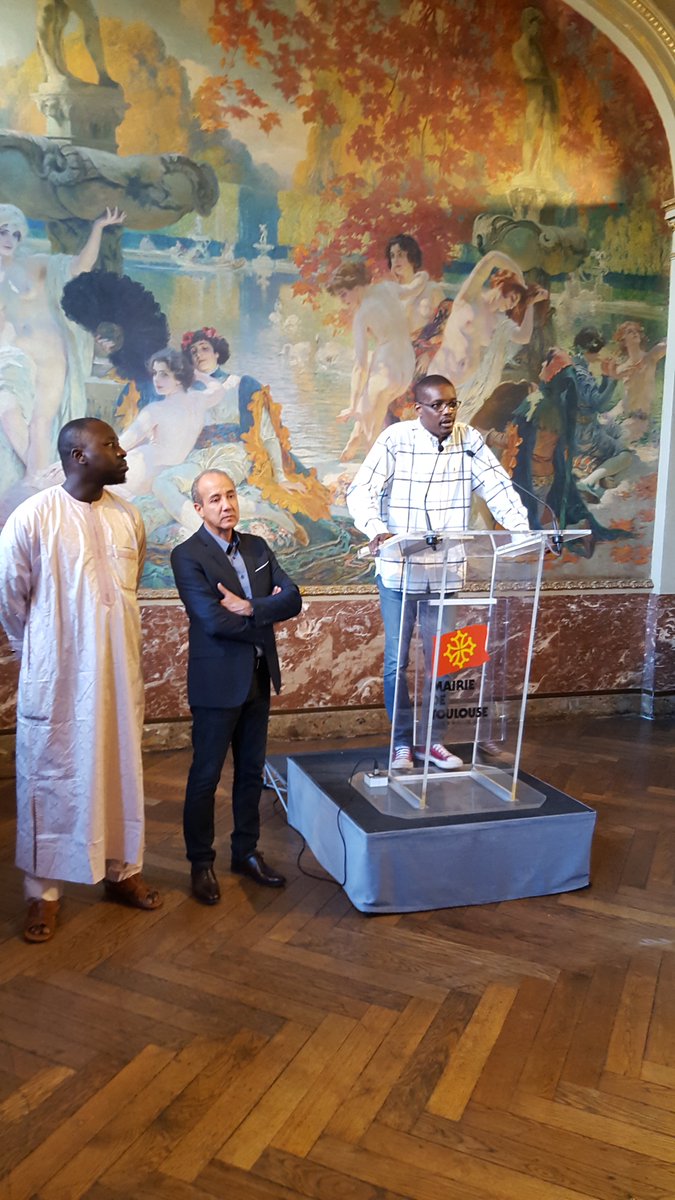 afroevents1's tweet photo. Cocktail Mairie de Toulouse salle Gervais avec les jeunes d'ERASMUS. https://t.co/IAYhdDGv78