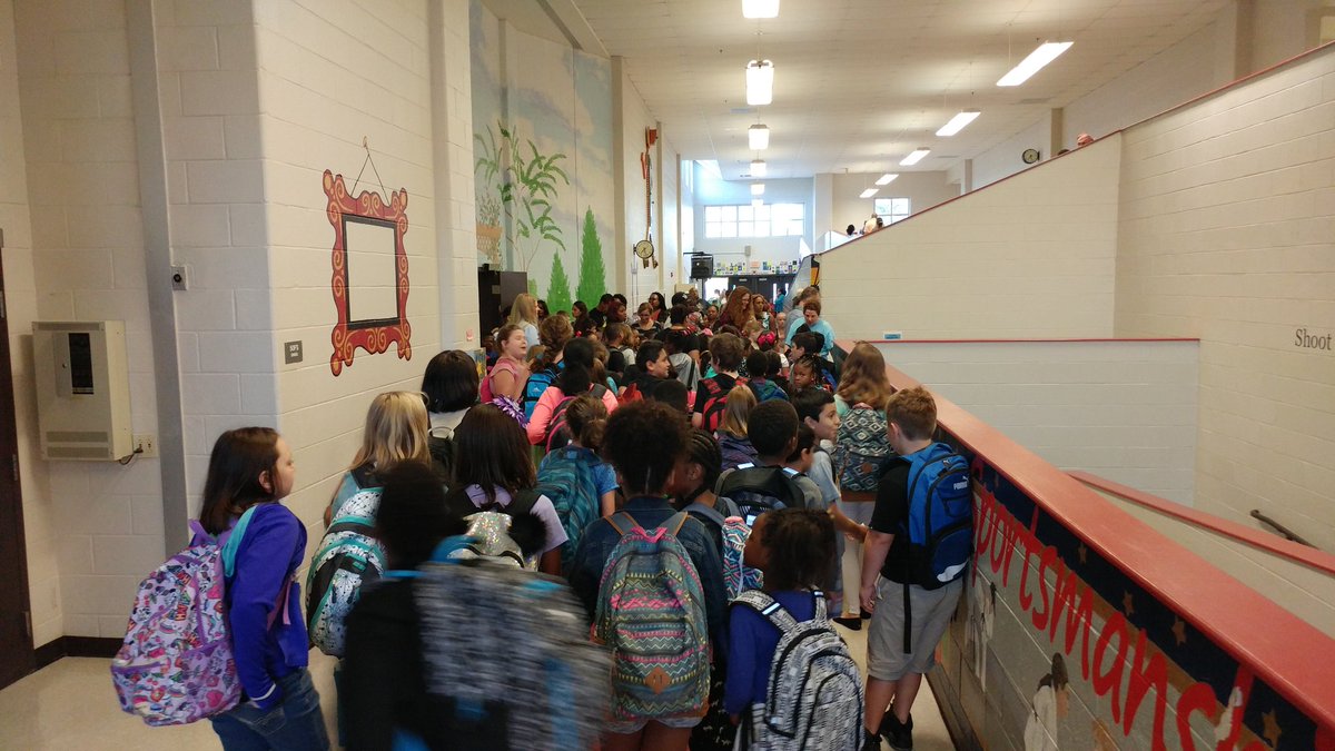 STEMTania's tweet photo. Exciting 1st day of school @Team_AcworthES! #engagecobb https://t.co/KailrThItr