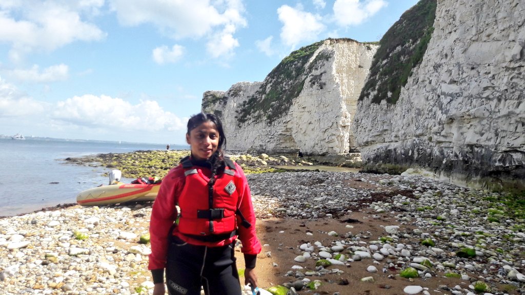 HelenaGoesGreen's tweet photo. Thank you @studlandsea for a great day kayaking  @1stSAScoutGroup 
2k of Awesome fun 🖒 https://t.co/IGD60dmaUZ