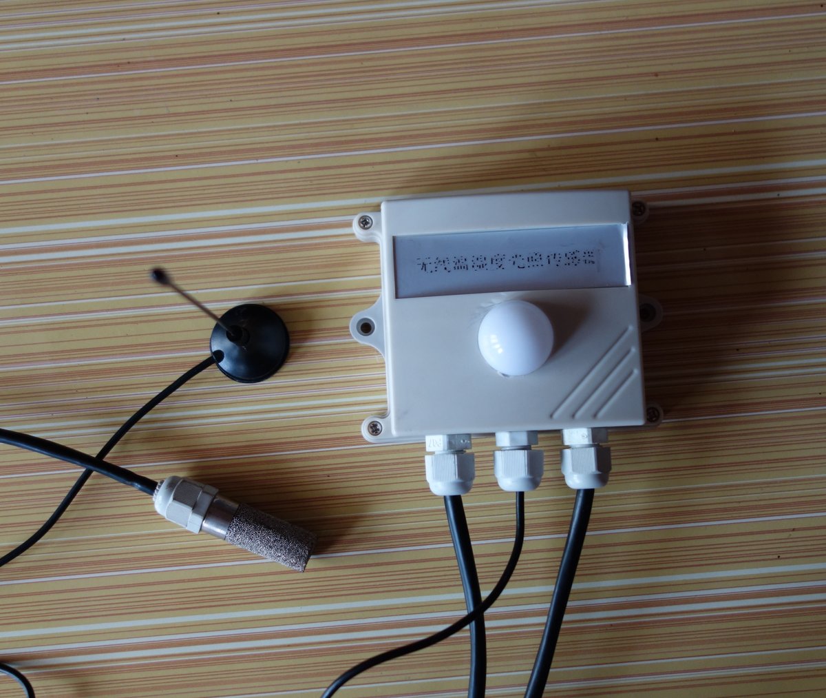 ShuyeMaker's tweet photo. DIY TEM&amp;HUM&amp;illumination sensor  for  Solar battery &amp;greenhouse https://t.co/GLTaaNWiNa