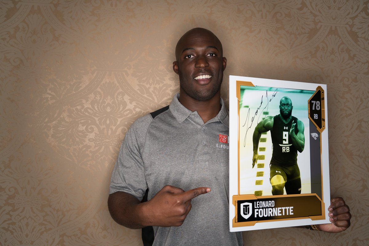EASPORTS_MUT's tweet image. New Jag @_fournette's #MUTSquad‼️ RETWEET &amp;amp; LIKE for your chance to win his signed #Madden18 item! #RookieMojis