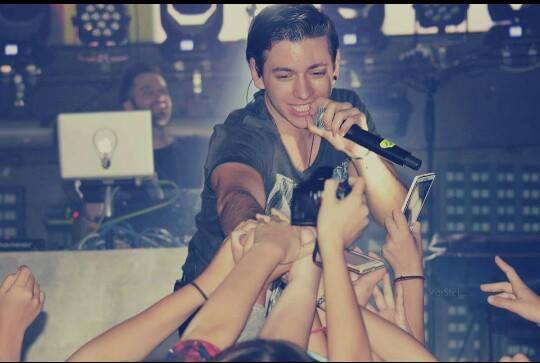 Nikoleta_vk's tweet photo. #VangelisKakouriotis https://t.co/DUcS9TrkI3