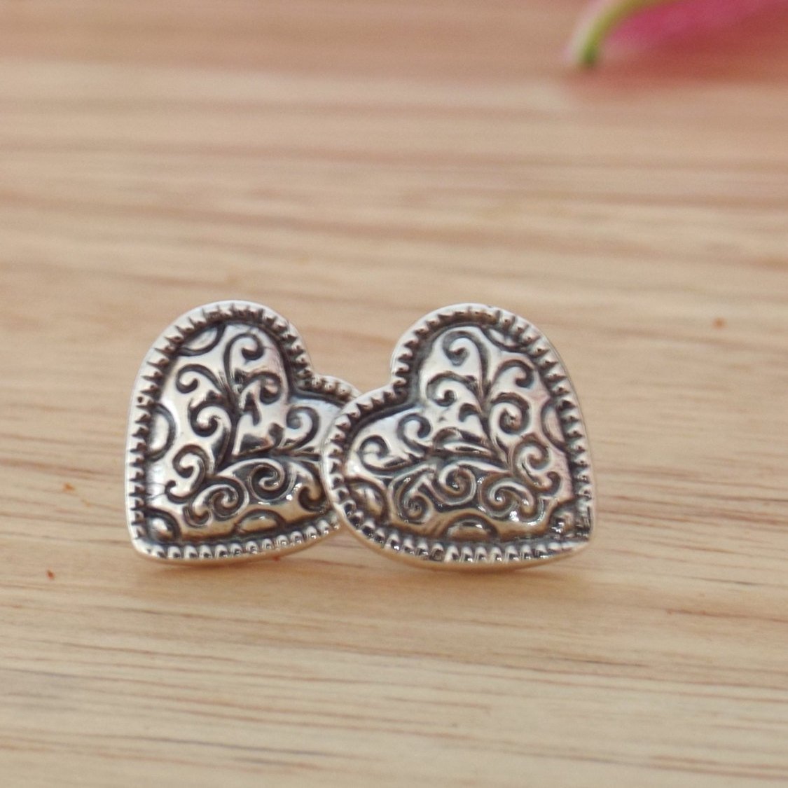 Lillybanksilver's tweet photo. Silver heart studs, vintage feel with scroll pattern sterling silv… https://t.co/84phip6YPa #Etsy #PatternedEarrings https://t.co/JzidqZdpHt