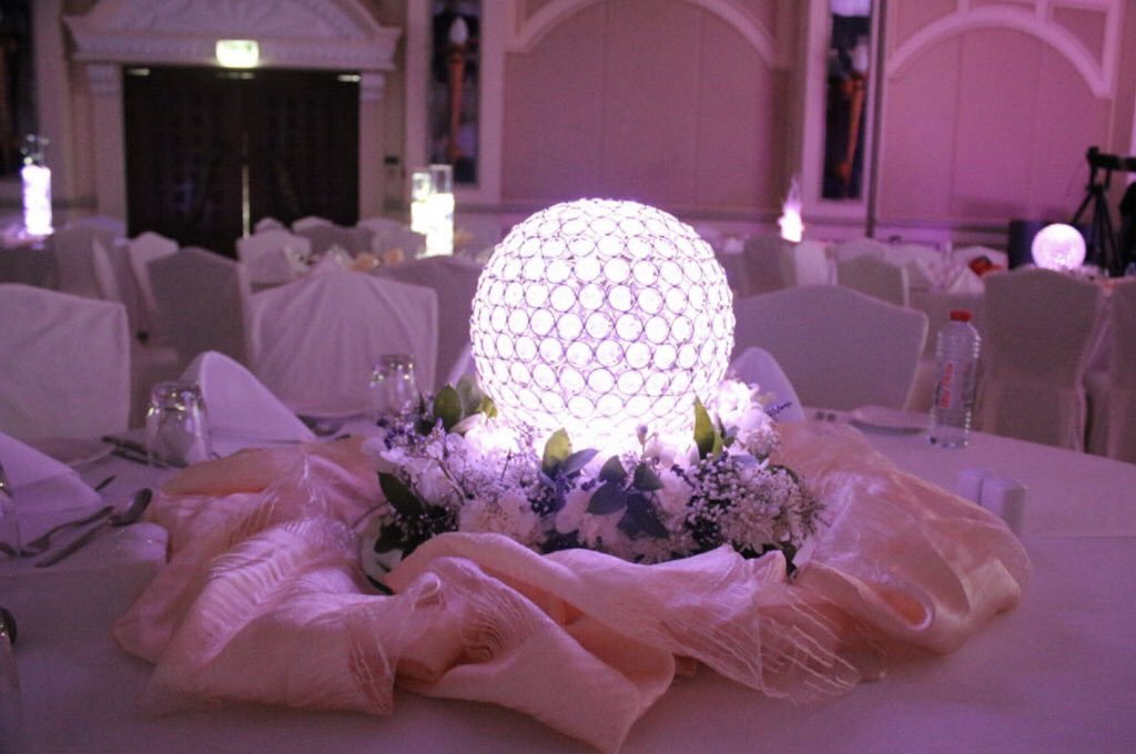 TableArtUAE's tweet image. Looking for something different? Our wireless #tablearts can go almost anywhere and pre-programmed to light up your #event!