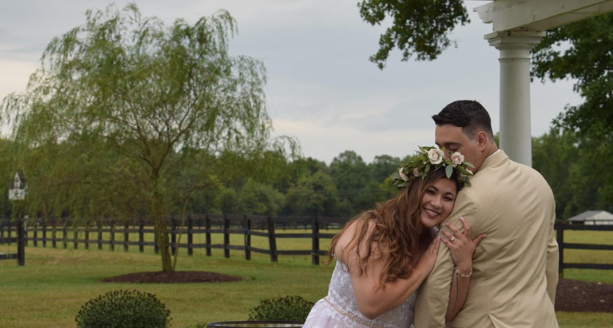 AlturiaFarm's tweet image. Hunter + Mia= Mr.&amp;amp; Mrs. Cuervo! Congratulations to this beautiful couple! #rvaweddings #richmondweddings #alturiafarm