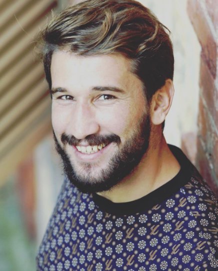 Bu Adam bebek gibi, nasıl 32 yaşında olur nasıl?