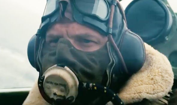 lip_feed's tweet photo. #DunkirkMovie was extremely intense. Also, Nolan found another way to keep #TomHardy hidden behind a mask for the entire movie. #eyeacting https://t.co/tnBwbYMAuf