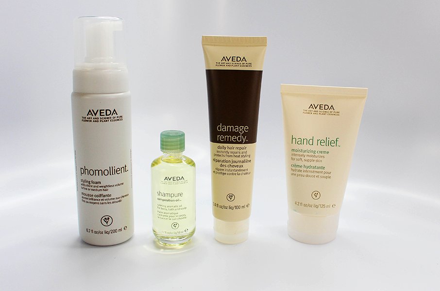 SoutheastMidwes's tweet photo. Talking about #AvedaEssentials on the blog today. Head over for more deets about these @aveda products #bbloggers >> https://t.co/mvbb4rmd6N https://t.co/3a7QYc3Sgz