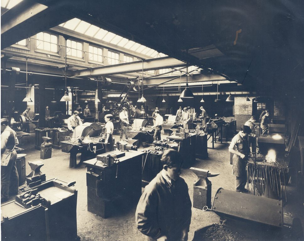 archivesboston's tweet image. Its #mysteryphoto time! Do you know when this was taken? Where? What's happening? @universalhub