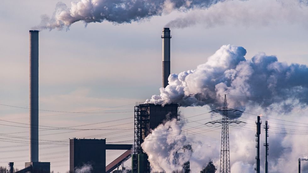 maxboykoff's tweet photo. #climatechange was secondary in past US elections, but it "will heat up 2018 midterms" argues @cohan_ds https://t.co/Q4GMg1K2yf #climate2017 https://t.co/mtF8EHBanY