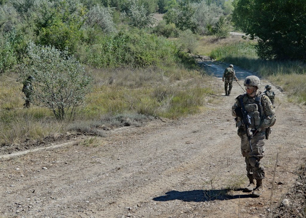 Defence_MKD's tweet photo. Ден за високи гости на вежбата #DragoonGuardian 17 на Криволак. Соработката на #АРМ и @2dCavalryRegt не води поблизу до НАТО https://t.co/Uck1ZIyX0K