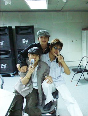 ksh_fan_soo's tweet photo. 2003년 영스 라디오에서 릭비(연탱) 동생들이랑. #젝스키스 #강성훈 https://t.co/IRNM2R3qWo