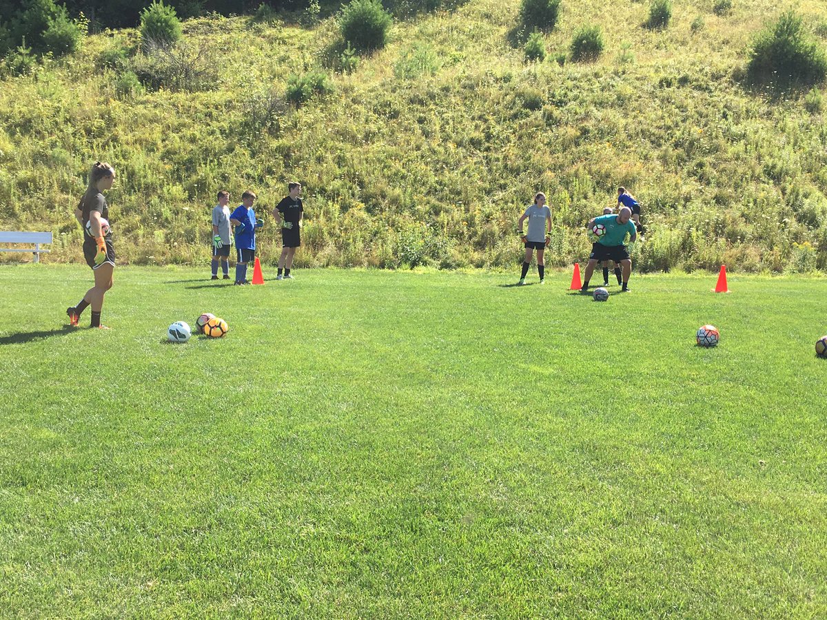 starsofmagk's tweet photo. Great technical session to start off @FCStarsCamp @starsofma #GKunion #starsnation #goalkeeping https://t.co/jhnIxj4IE1