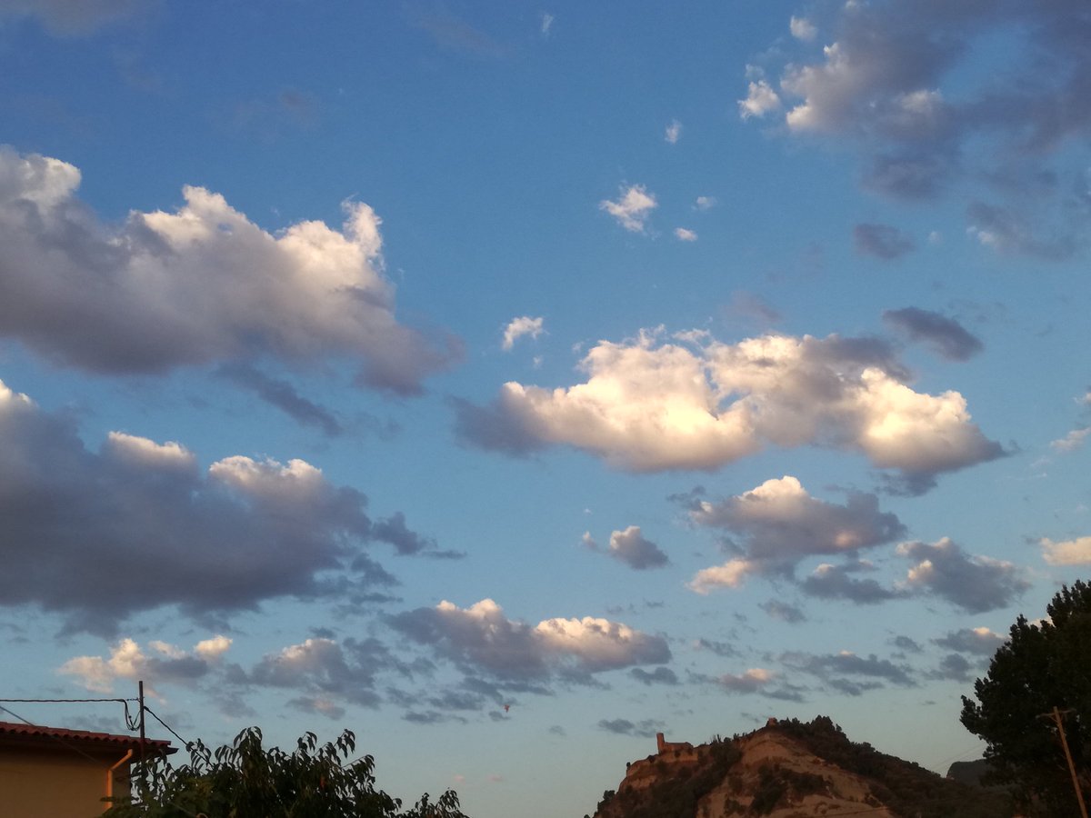 paquisoldado's tweet photo. Altres detalls de #lalbada desde #Tona 31/07/17 @MeteoMoia @SoniaPapell @ElTiempoA3 @ElTiempo_tve @13tv_es #324eltemps #ComparteTuAmanecer https://t.co/Uy8HYMxlPO
