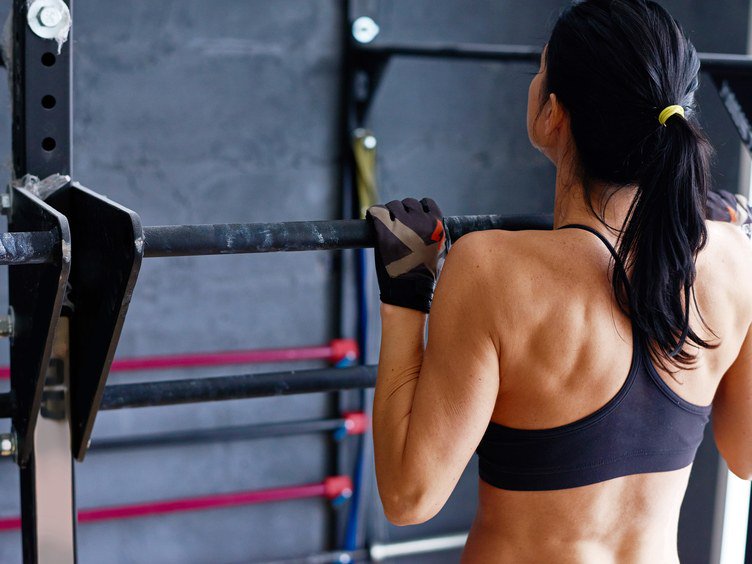 SELFmagazine's tweet photo. These 8 moves are the only ones you need to get strong as hell: https://t.co/TjwA9MPfwn https://t.co/SwPwR8N2Xv