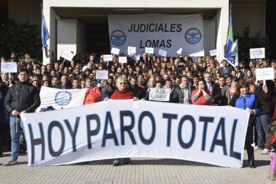 Judiciales bonaerenses vuelven a parar reclamando reapertura de paritarias 24baires.com/sociedad/96320…