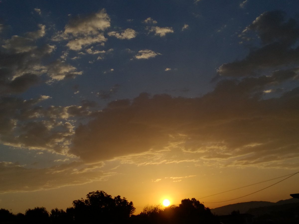 paquisoldado's tweet photo. Altres detalls de #lalbada desde #Tona 31/07/17 @MeteoMoia @SoniaPapell @ElTiempoA3 @ElTiempo_tve @13tv_es #324eltemps #ComparteTuAmanecer https://t.co/Uy8HYMxlPO