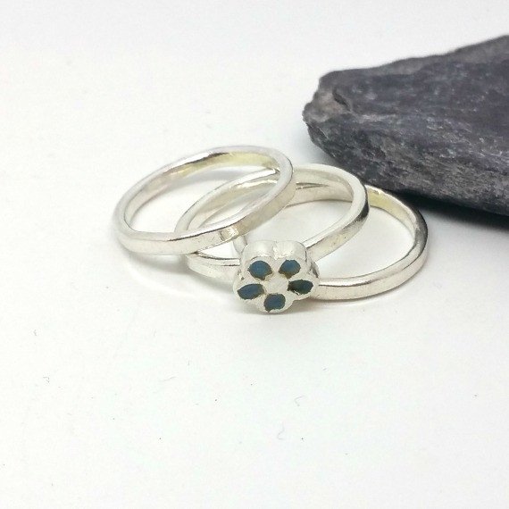 MaisyPlum2's tweet photo. Sterling Silver Flower Stacking Rings https://t.co/qbpu1QDKjf #SBS #eshopsuk #StackingRingSet https://t.co/jbgh3wQcZh