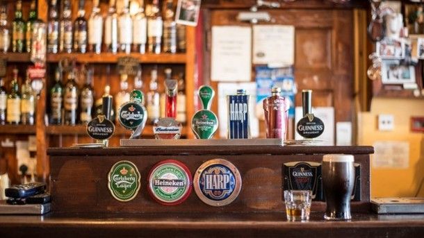 CellarCraft's tweet photo. Men discuss issues at the #pub, not on #socialmedia new report shows via Macmillan &amp; Greene King via @morningad https://t.co/k65GZMERqT https://t.co/TuCorNjIz0