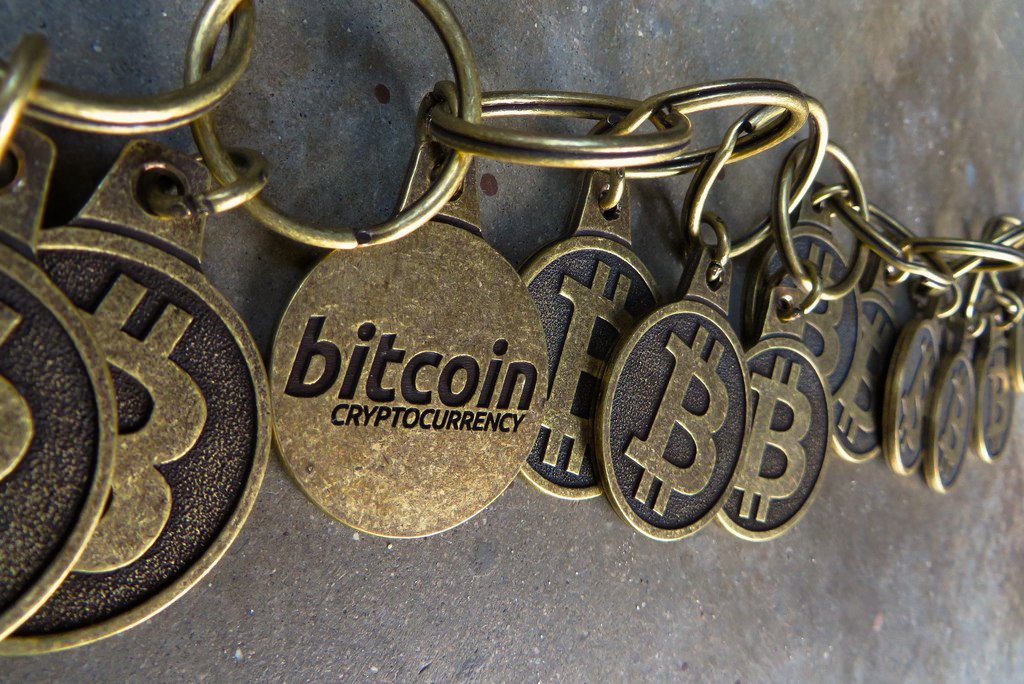 ESET_ES's tweet photo. ¿Qué son las monedas criptográficas y el blockchain? https://t.co/kt1HBkfQcE https://t.co/fjF4usCX5N