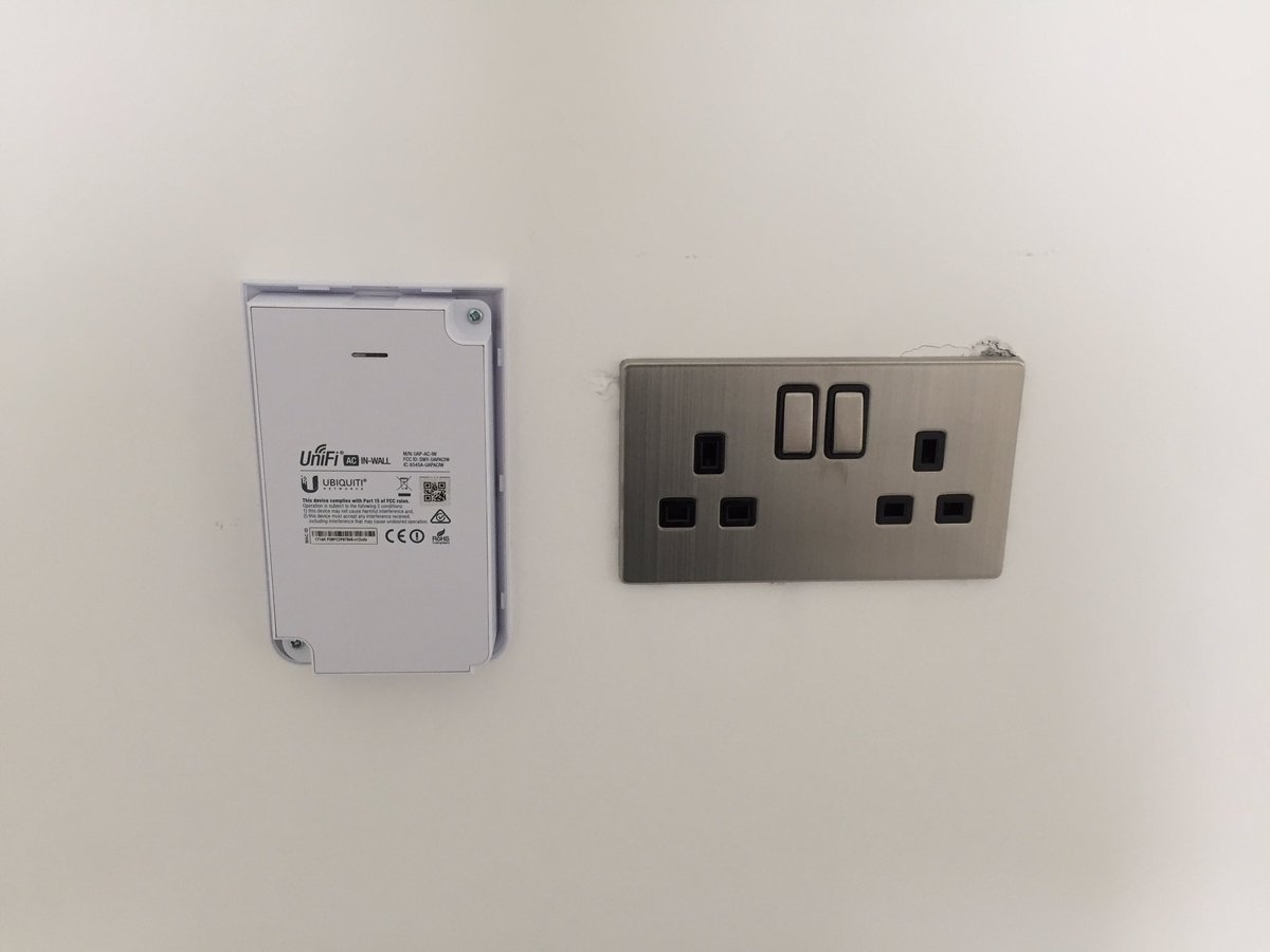 mrrosslwilliams's tweet photo. More residential UAP-AC-IW on standard UK back boxes. Very tidy, awesome coverage @ubnt https://t.co/95DixSDjgR