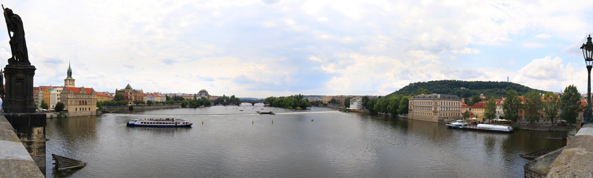 calkan_cs's tweet photo. View from Charles Bridge South Side 2, Prague, Czechia #hitseq2017 https://t.co/RJp3s0RGZH https://t.co/rJjnswUa1v