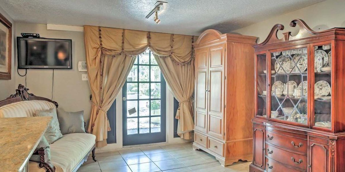 PPlaceInn's tweet image. Reserve our Charming &amp;amp; Chic 1 bedroom suite and transport yourself back in time. Beautiful, elegant and luxurious.
parkplaceinnandcottages.com/rooms/class/ch…