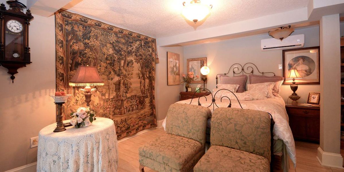 PPlaceInn's tweet image. Reserve our Charming &amp;amp; Chic 1 bedroom suite and transport yourself back in time. Beautiful, elegant and luxurious.
parkplaceinnandcottages.com/rooms/class/ch…