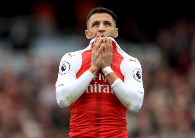 ExpressFutbolCL's tweet photo. 🔥🚨 ÚLTIMA HORA. Alexis Sánchez (28 | 🇨🇱 | Extremo izquierdo) habría solicitado la salida del #Arsenal. #ManCity el más cercano a ficharlo https://t.co/aBs3yvodHz