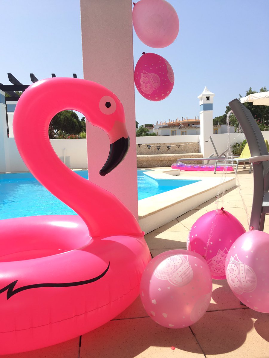 makeablind's tweet photo. #Flamingos are on trend - we have a great fabric that we can make into Roller or Roman blinds made from laminated fabric. #interiors https://t.co/V1imcHA808