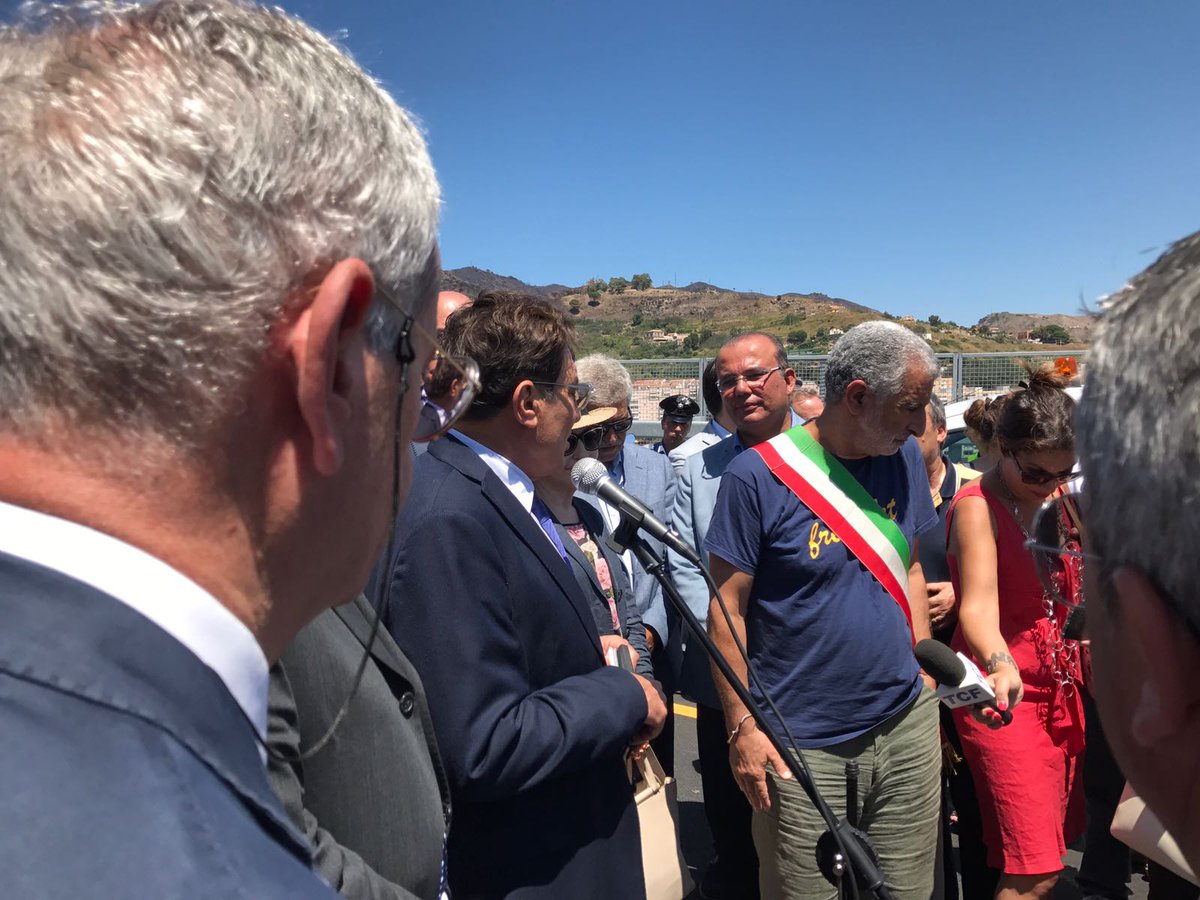 CaudoGiuseppe's tweet photo. Inaugurazione svincolo #giostra #Messina ridurrà del 50%il traffico su #boccetta @rosariocrocetta #andiamoavanti #RiparteSicilia https://t.co/AWE4LDPoVW