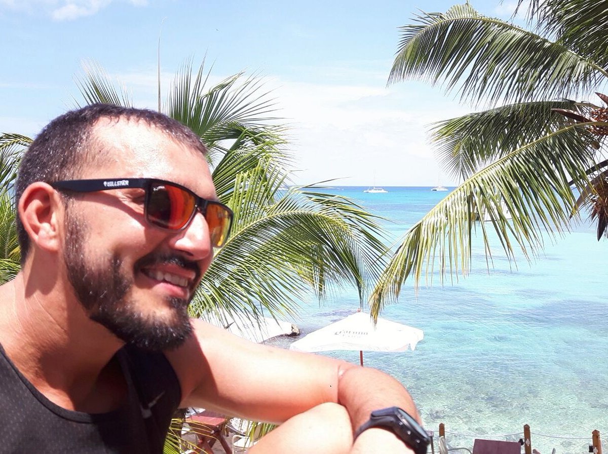 HillstarCo's tweet photo. From 🇩🇴 República Dominicana
Robert 👓 #Fusion - Red
#republicadominicana #bayahibe #caribe #beach #fashionman #eyewear #aroundtheworld https://t.co/AJC9wymzgg