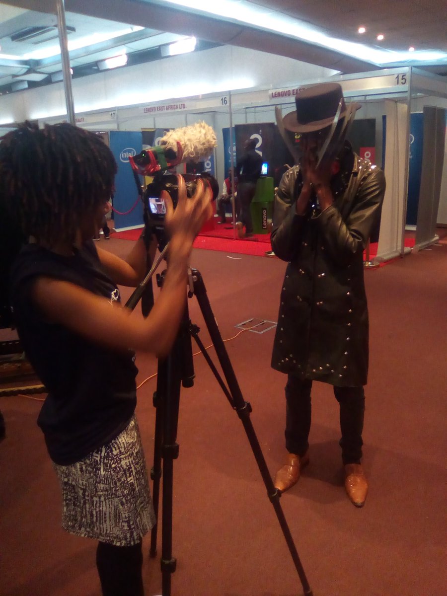jay_mokaya's tweet photo. @Spartakass You took a photo of a chic taking a photo of #Logan😂😂 #naiccon2017 https://t.co/IH7anuViyE
