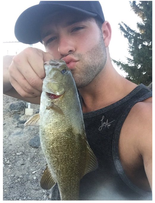 First fish of summer! Went camping and caught a lot of fish! This guy being the first 😋 #kissforgoodluck<a href="/tag/bass"class="tags"><span>#bass</span></a><a href="/tag/kissforgoodluck"class="tags"><span>#kissforgoodluck</span></a>