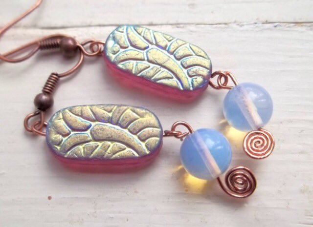 1201Shop's tweet photo. https://t.co/6itM3T9ewD Iridescent earrings in my @aftcra shop. #handmade #shopsmall https://t.co/510A33GNRH
