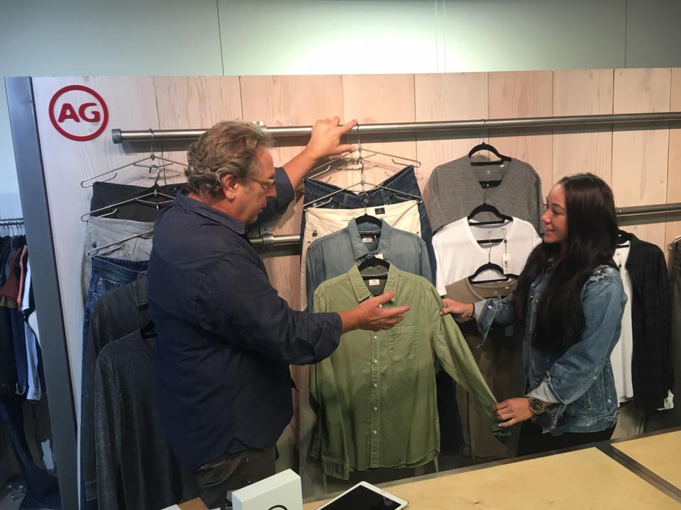 ThreadsOnBoston's tweet image. Elle Cesani of AG Jeans shows the newest styles for Spring '18 👖

AG Jeans...coming to Threads On Boston September 2017.