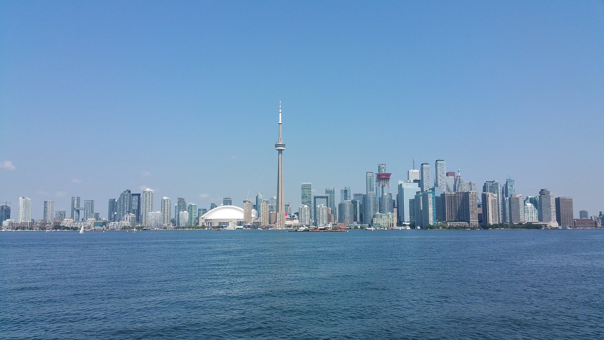 MominYQureshi's tweet photo. This city, man, this city. ❤ #FerryViews #Toronto #TheSix https://t.co/pFZka52XVI